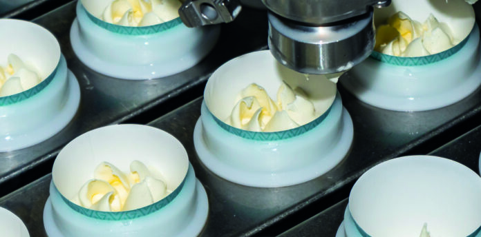 Eiscremeproduktion bei der Midor AG mit Maschinen von Staveb Automation